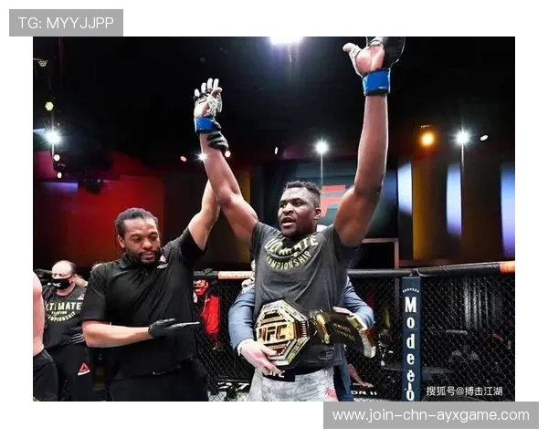 UFC重拳直接打掉牙齿，解说吓到语调破音