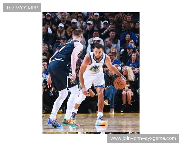 库里极限远投命中,勇士主场掀起热浪 库里极限远投命中,勇士主场掀起热浪