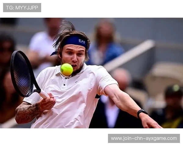 辛纳滑步救球太帅