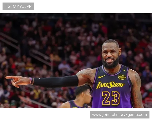 詹姆斯关键罚球定乾坤,湖人主场笑纳三分