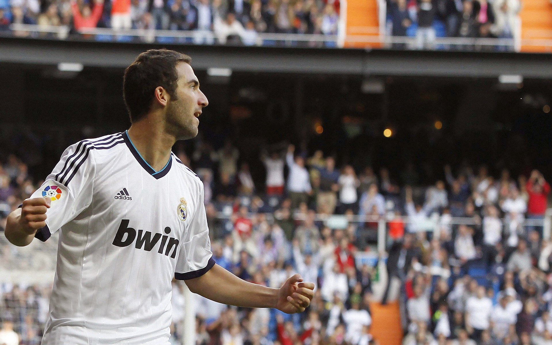 《每日镜报》：荷兰女足在预选赛中与德国队激战，荷兰女足吧